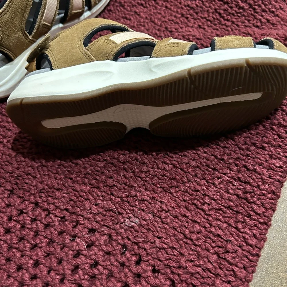 Clarks Women’s sandals- NWOT - Picture 4 of 9